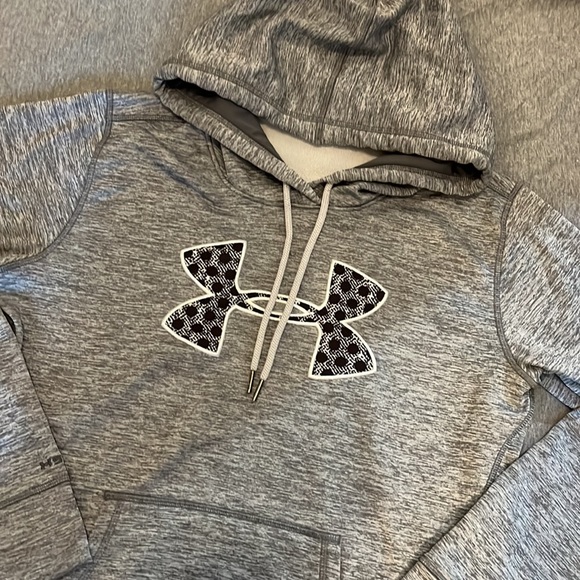 Under armor sweatshirt - Picture 2 of 3